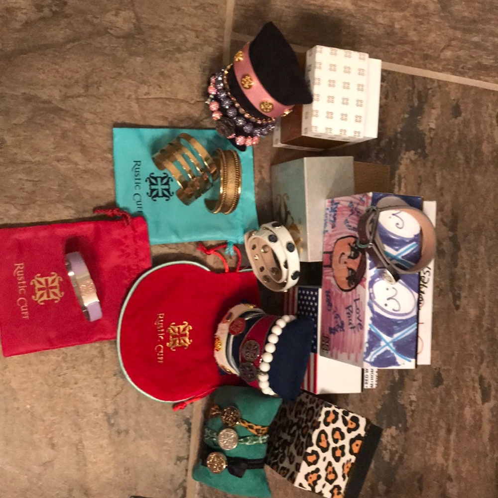 Bracelets - Picture 2 of 6